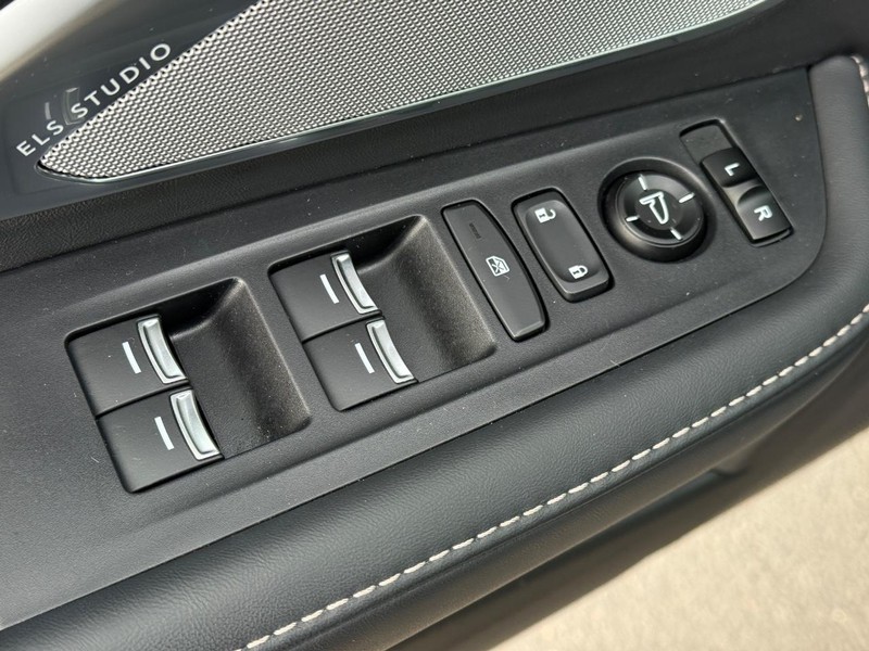 Acura RDX Vehicle Full-screen Gallery Image 15