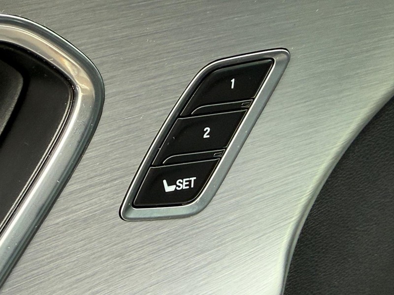 Acura RDX Vehicle Full-screen Gallery Image 16