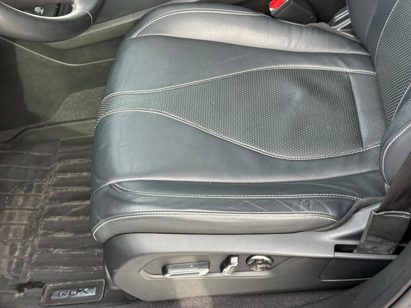 Acura RDX Vehicle Full-screen Gallery Image 17