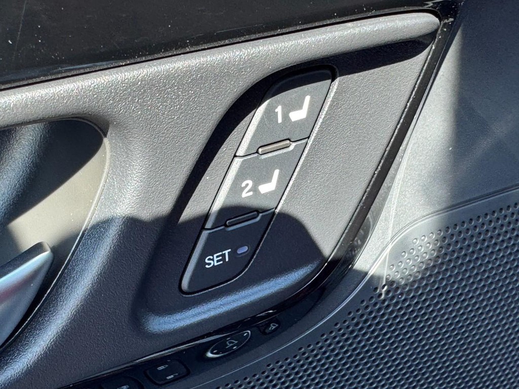 Acura ADX Vehicle Full-screen Gallery Image 17