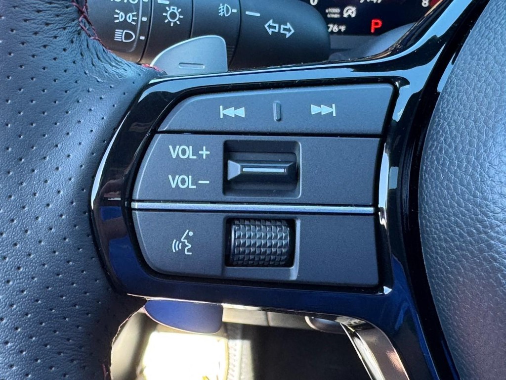 Acura ADX Vehicle Full-screen Gallery Image 19