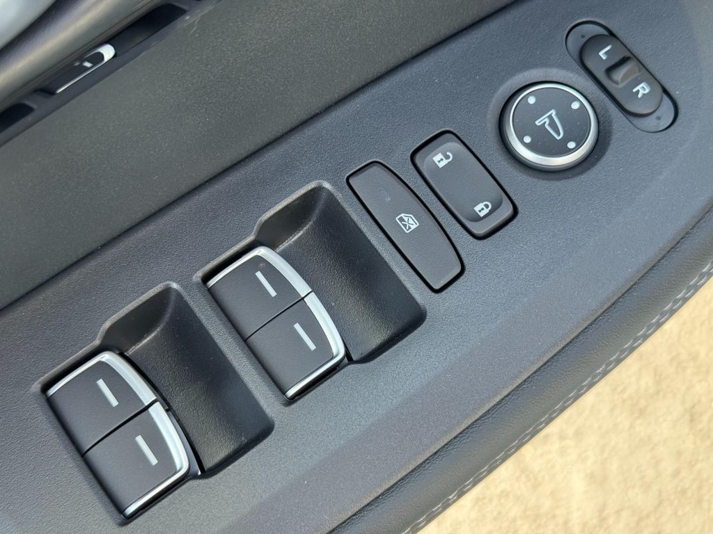 Acura ADX Vehicle Full-screen Gallery Image 08