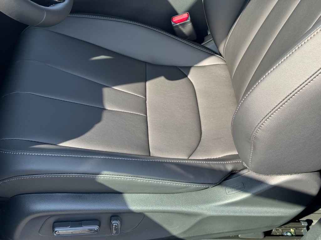 Acura ADX Vehicle Full-screen Gallery Image 09