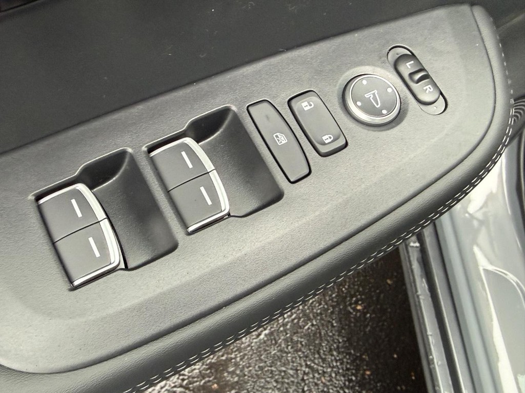 Acura ADX Vehicle Full-screen Gallery Image 09