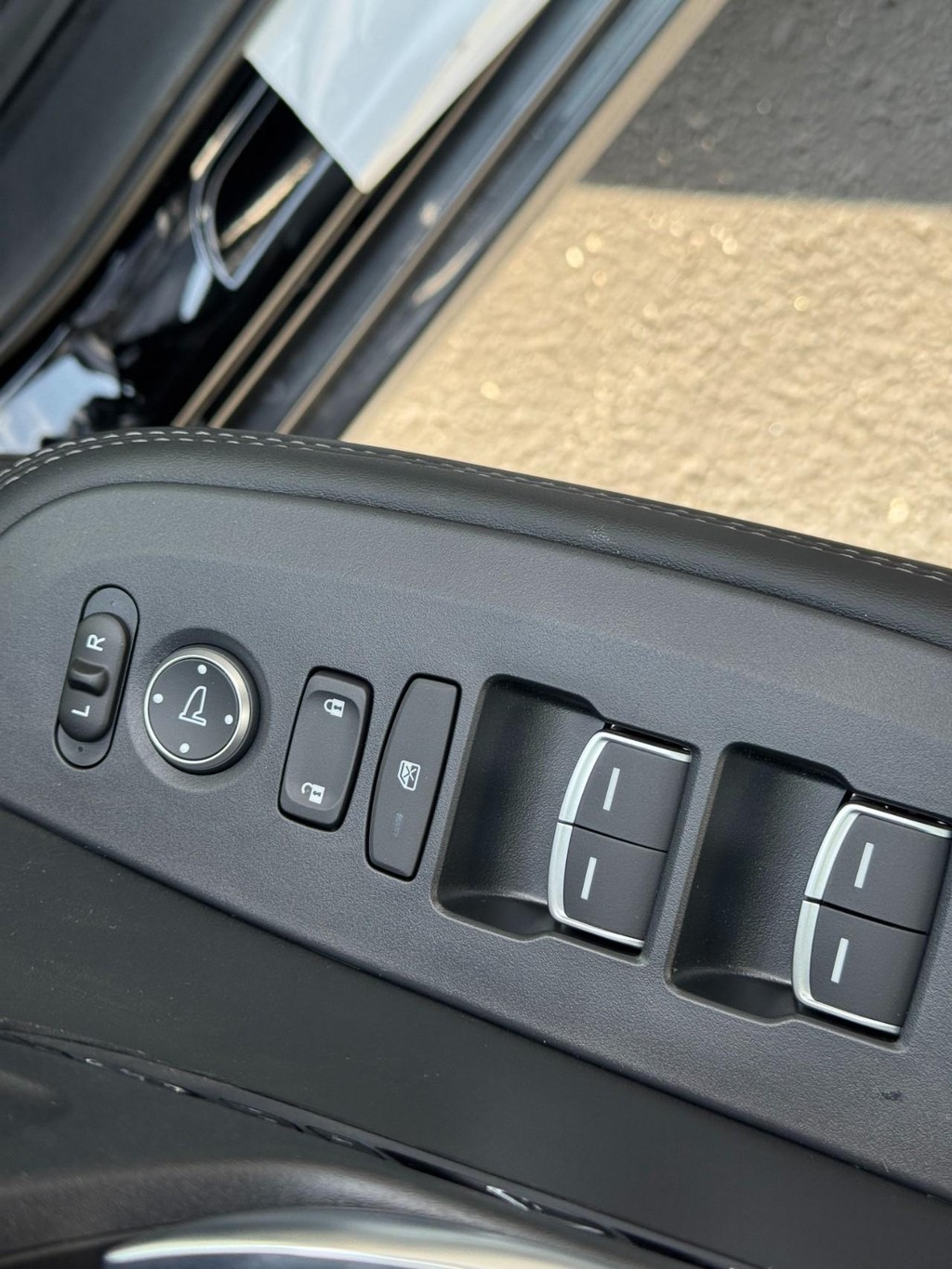 Acura ADX Vehicle Full-screen Gallery Image 09