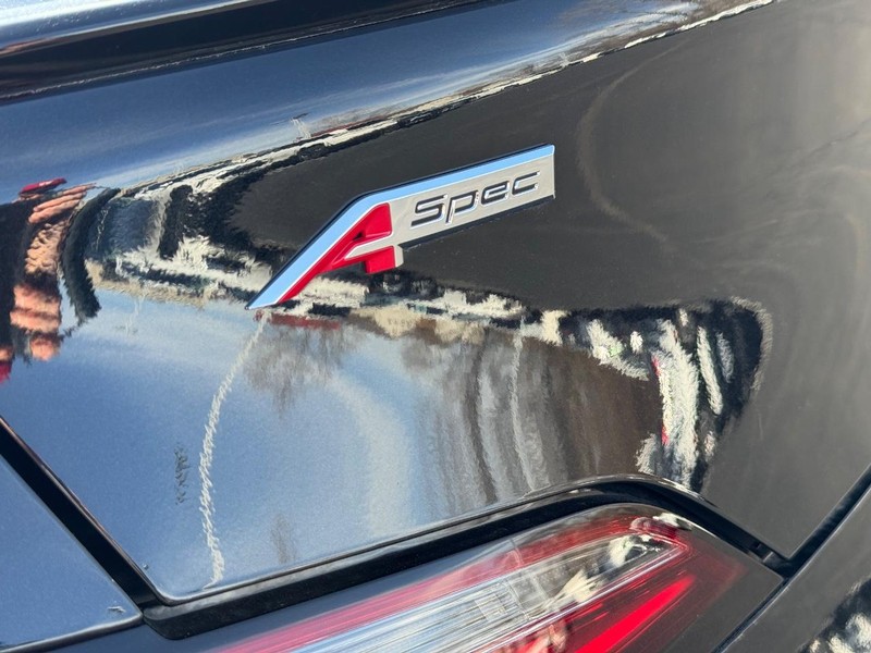 Acura Integra Vehicle Full-screen Gallery Image 06