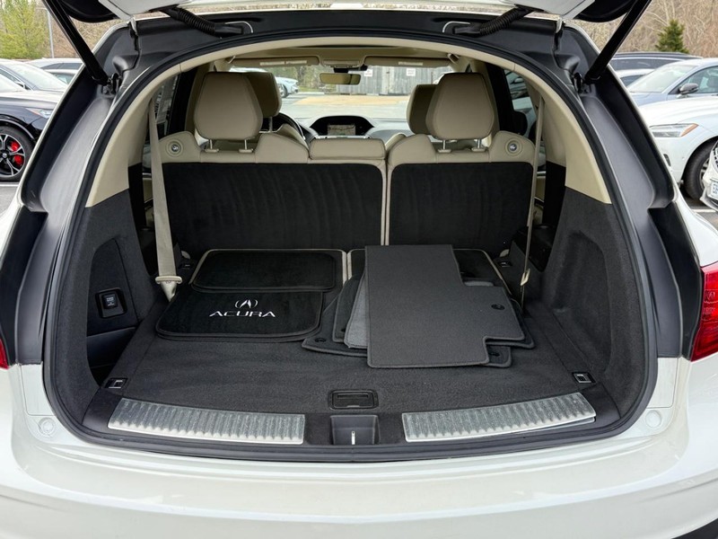 Acura MDX Vehicle Full-screen Gallery Image 04