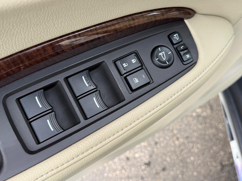 Acura MDX Vehicle Full-screen Gallery Image 14