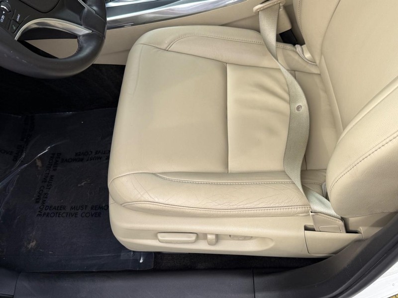 Acura MDX Vehicle Full-screen Gallery Image 16