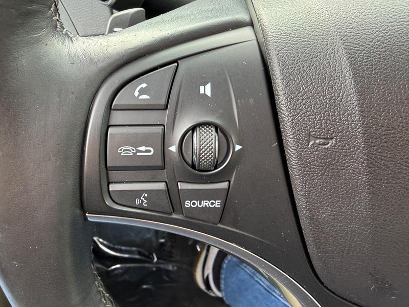 Acura MDX Vehicle Full-screen Gallery Image 17