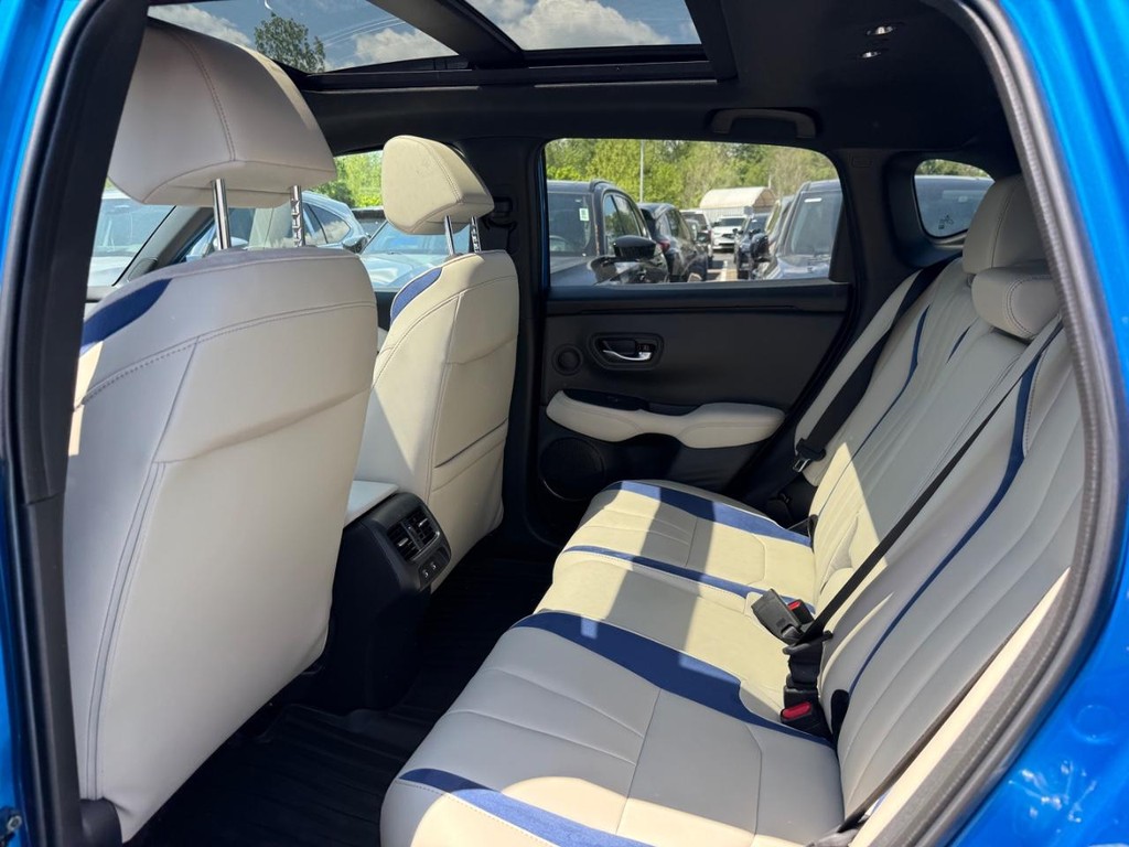 Acura ADX Vehicle Full-screen Gallery Image 05