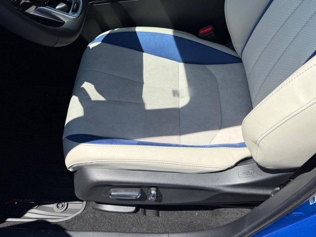 Acura ADX Vehicle Full-screen Gallery Image 11