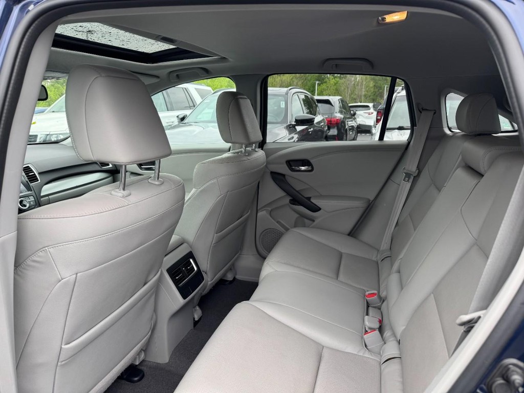 Acura RDX Vehicle Full-screen Gallery Image 10