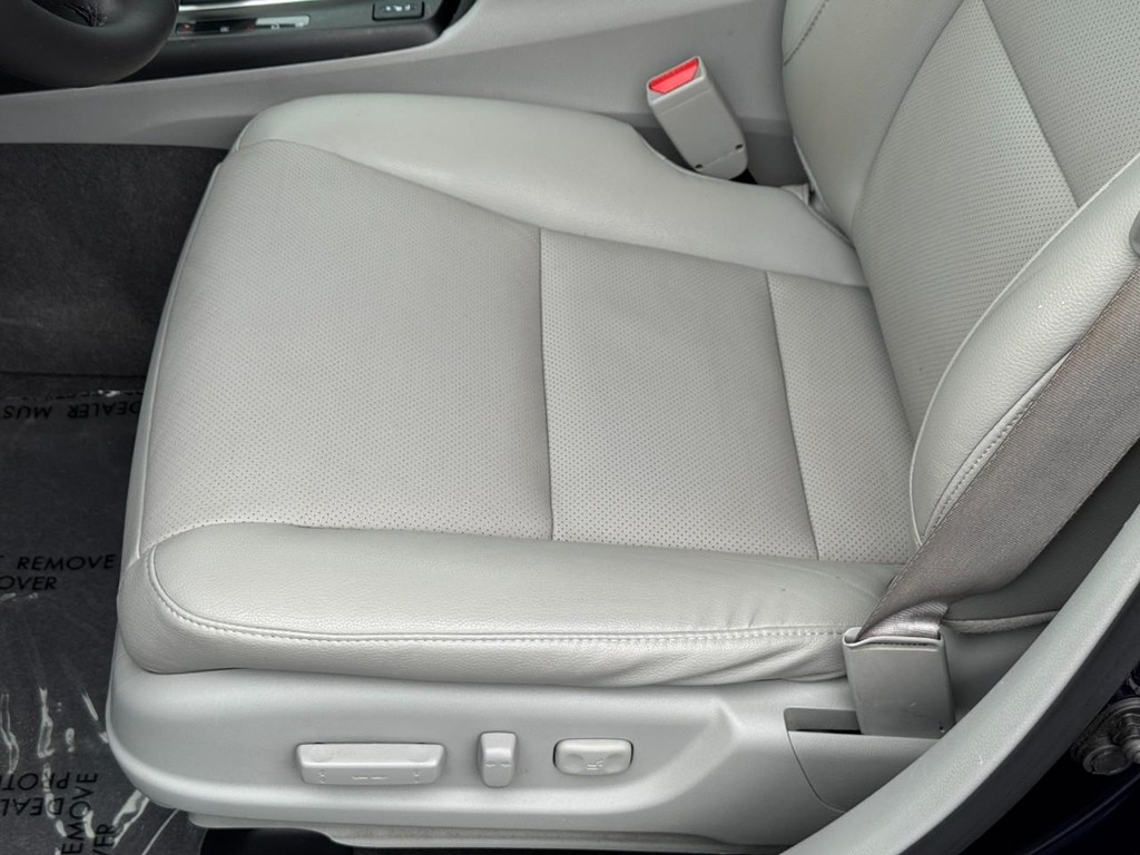 Acura RDX Vehicle Full-screen Gallery Image 15