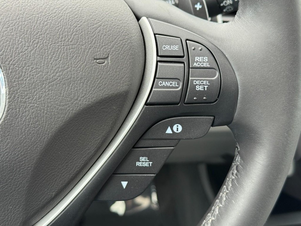 Acura RDX Vehicle Full-screen Gallery Image 17