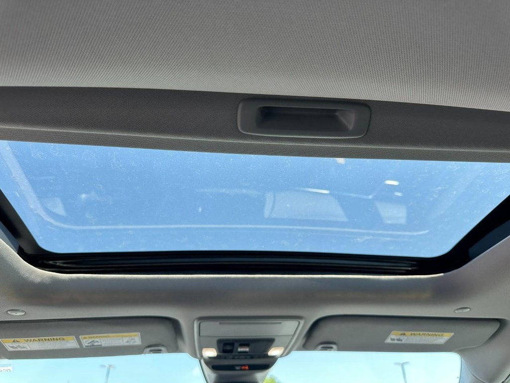 Acura ADX Vehicle Full-screen Gallery Image 05