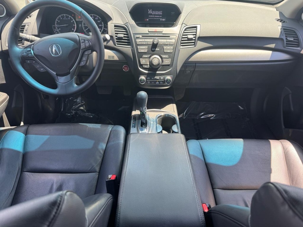 Acura RDX Vehicle Full-screen Gallery Image 11