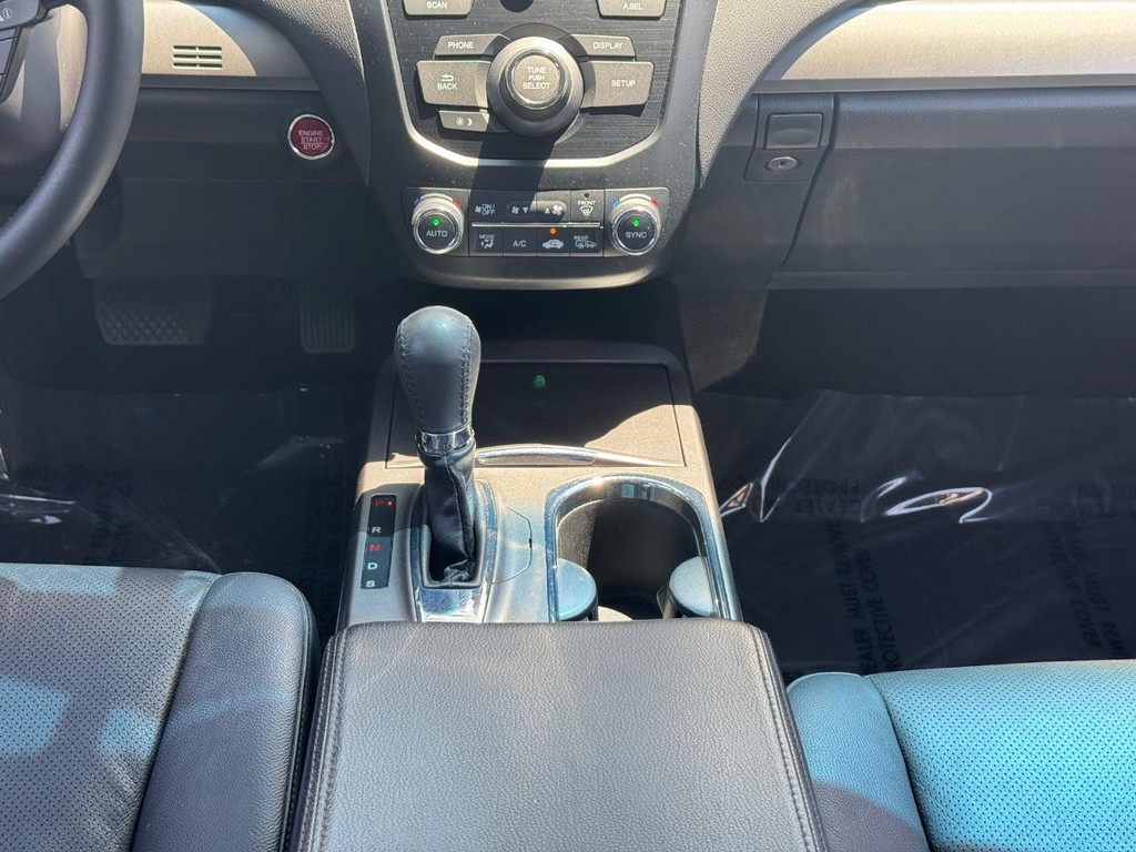 Acura RDX Vehicle Full-screen Gallery Image 14