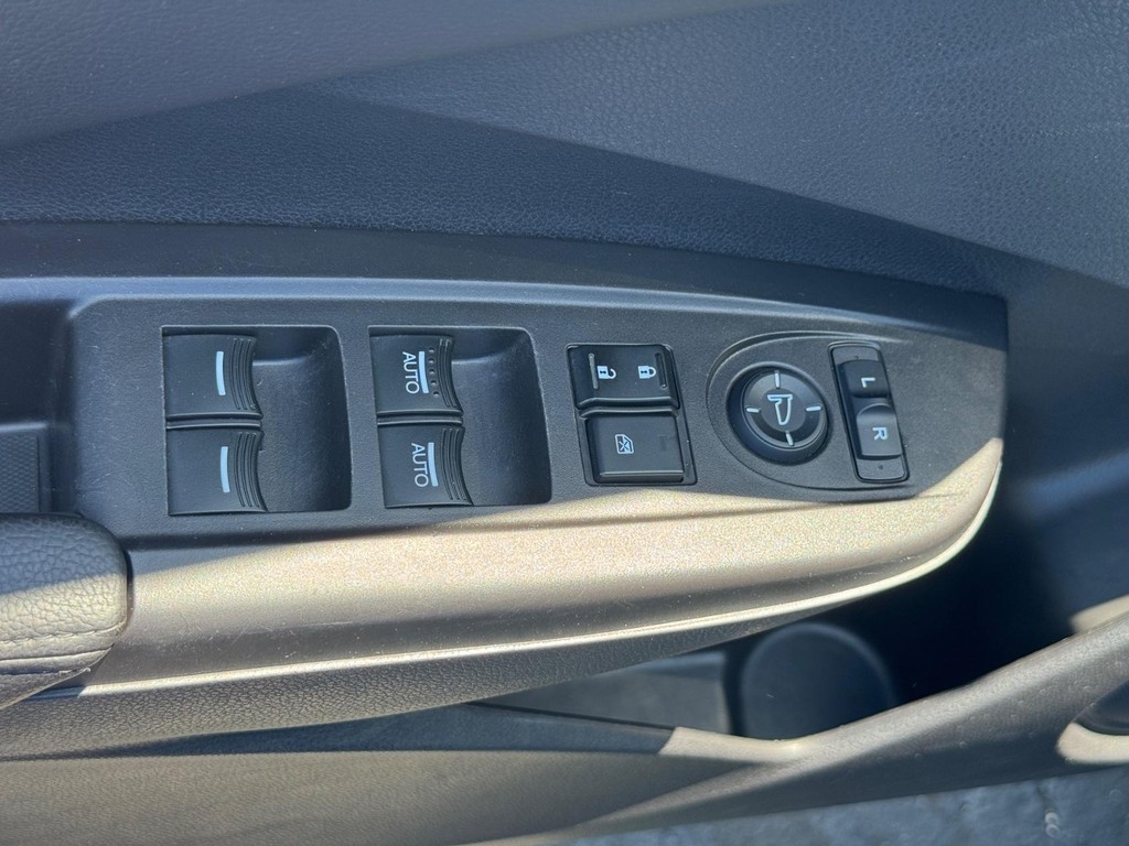 Acura RDX Vehicle Full-screen Gallery Image 15