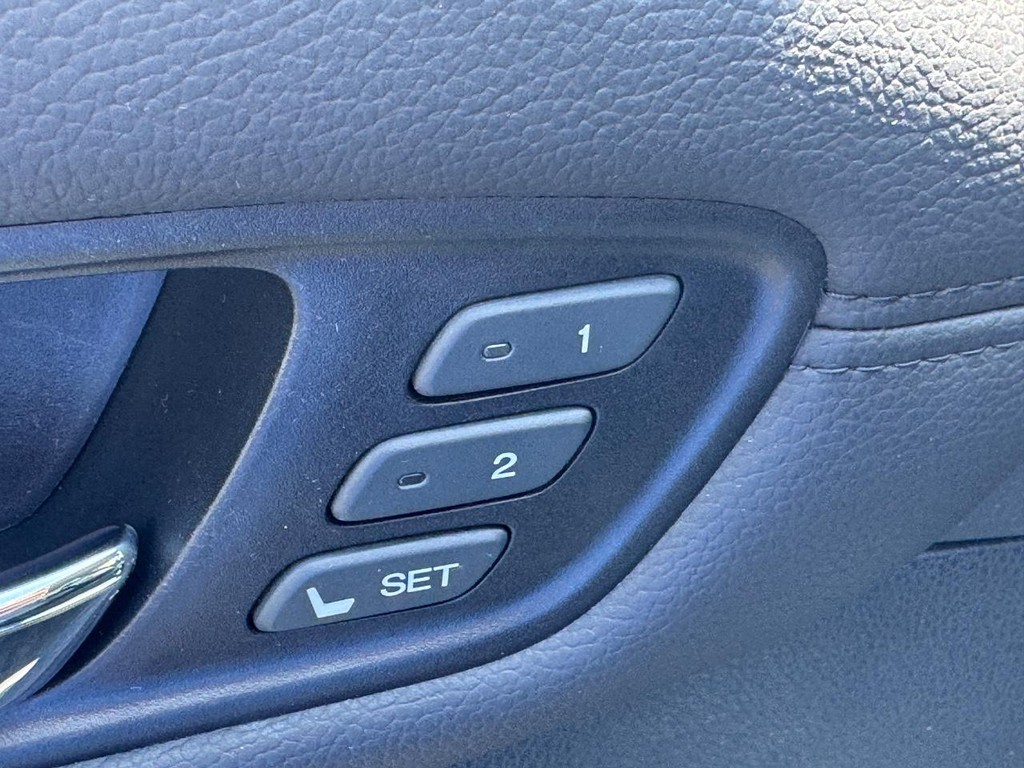 Acura RDX Vehicle Full-screen Gallery Image 16