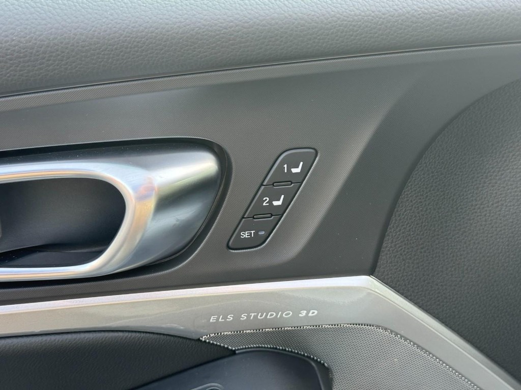 Acura Integra Vehicle Full-screen Gallery Image 18