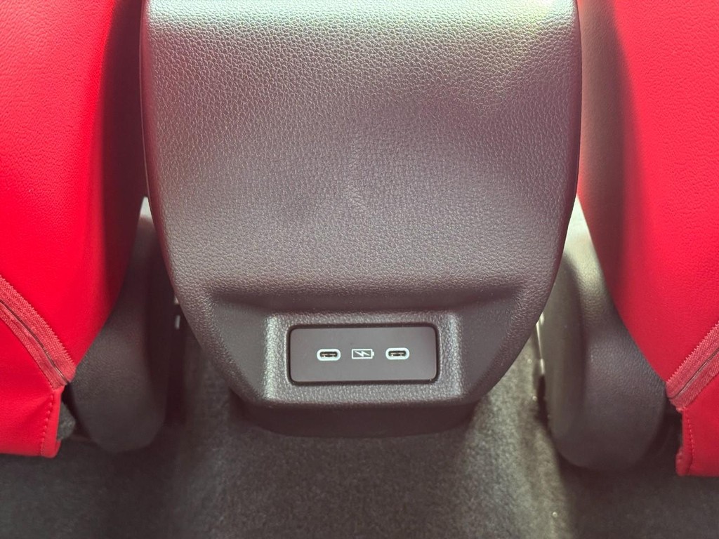 Acura Integra Vehicle Full-screen Gallery Image 12