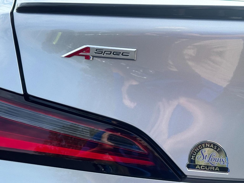 Acura Integra Vehicle Full-screen Gallery Image 05