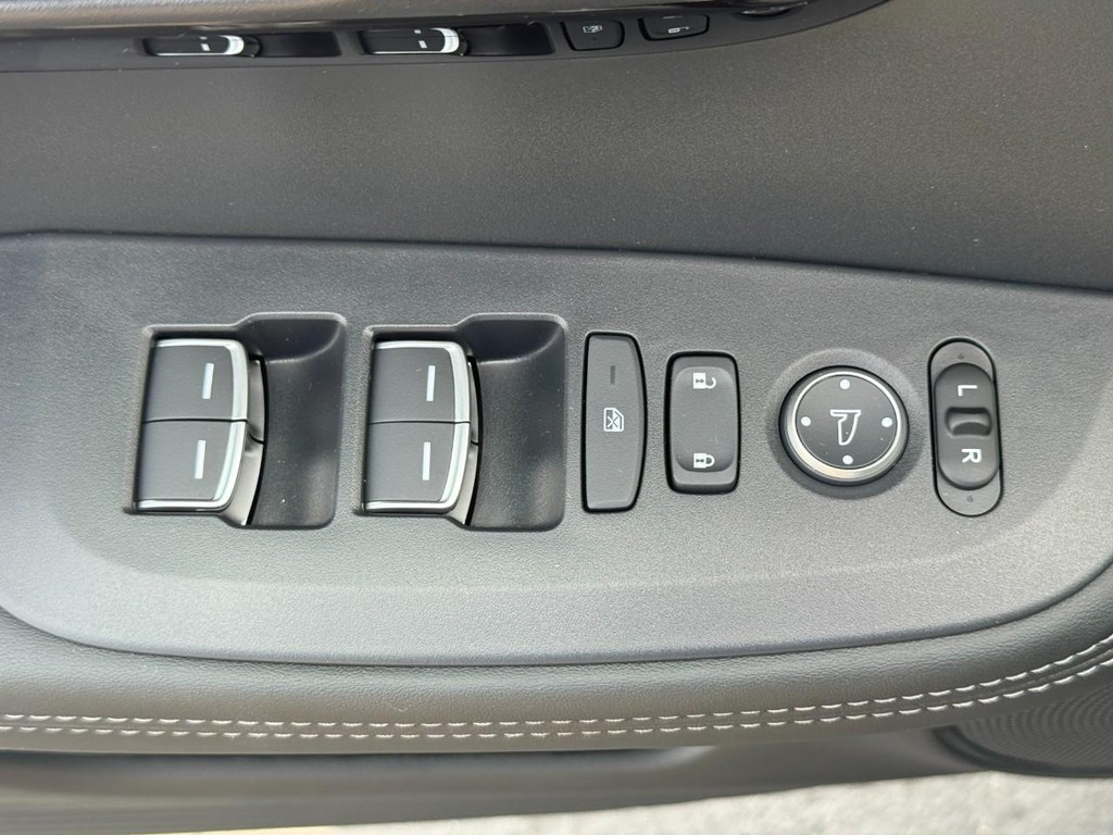 Acura ADX Vehicle Full-screen Gallery Image 15