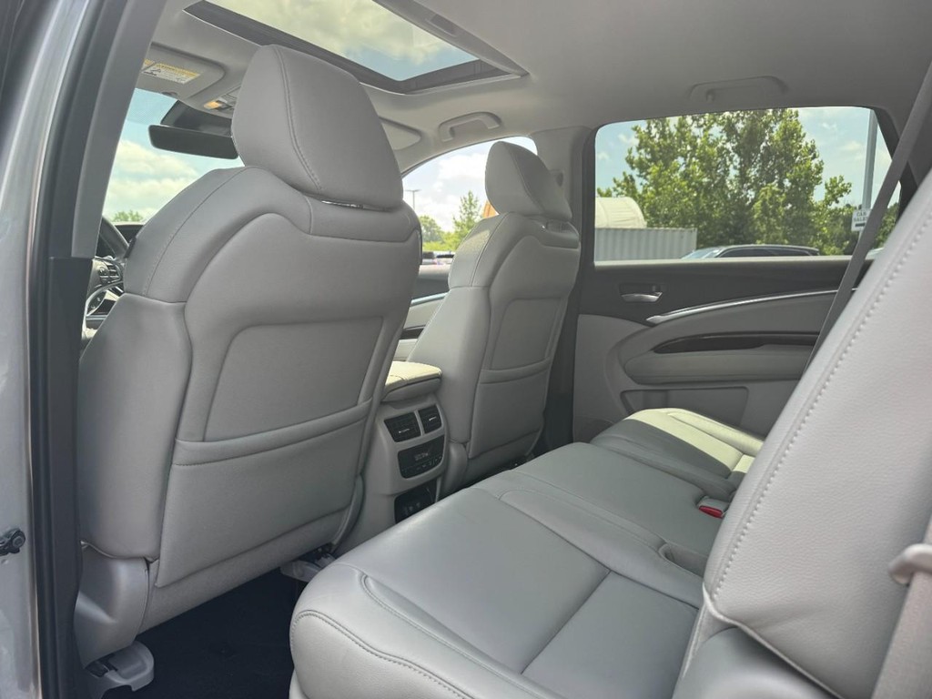Acura MDX Vehicle Full-screen Gallery Image 11