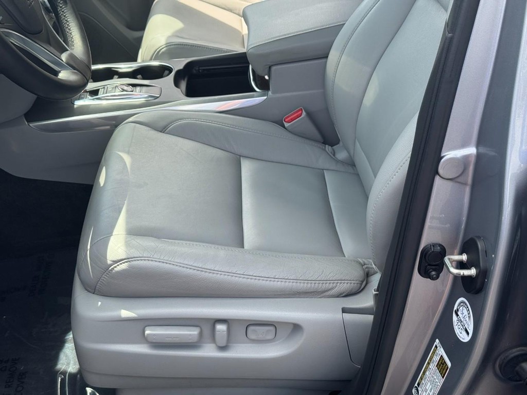 Acura MDX Vehicle Full-screen Gallery Image 19