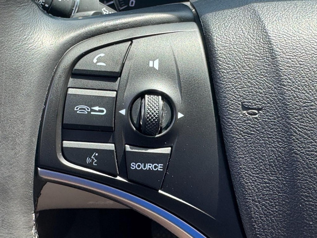 Acura MDX Vehicle Full-screen Gallery Image 20