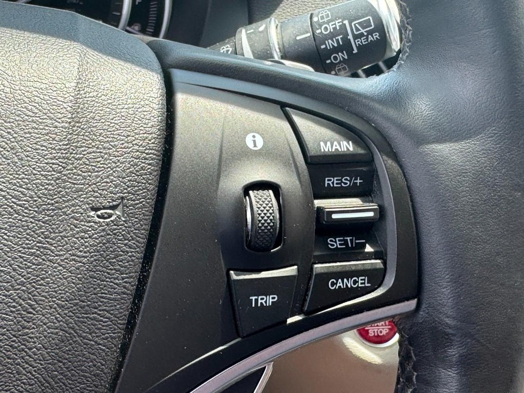 Acura MDX Vehicle Full-screen Gallery Image 21