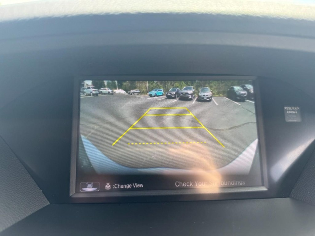 Acura MDX Vehicle Full-screen Gallery Image 25