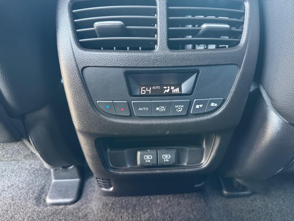 Acura MDX Vehicle Full-screen Gallery Image 12