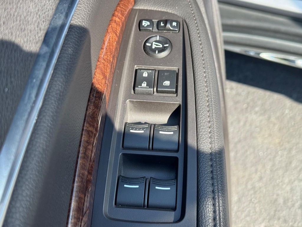 Acura MDX Vehicle Full-screen Gallery Image 17