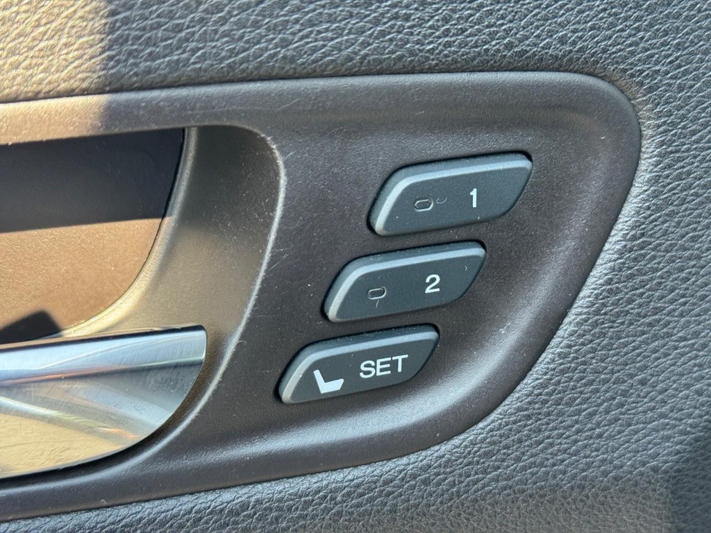 Acura MDX Vehicle Full-screen Gallery Image 18