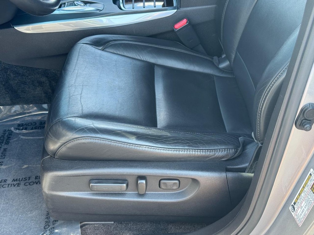 Acura MDX Vehicle Full-screen Gallery Image 19