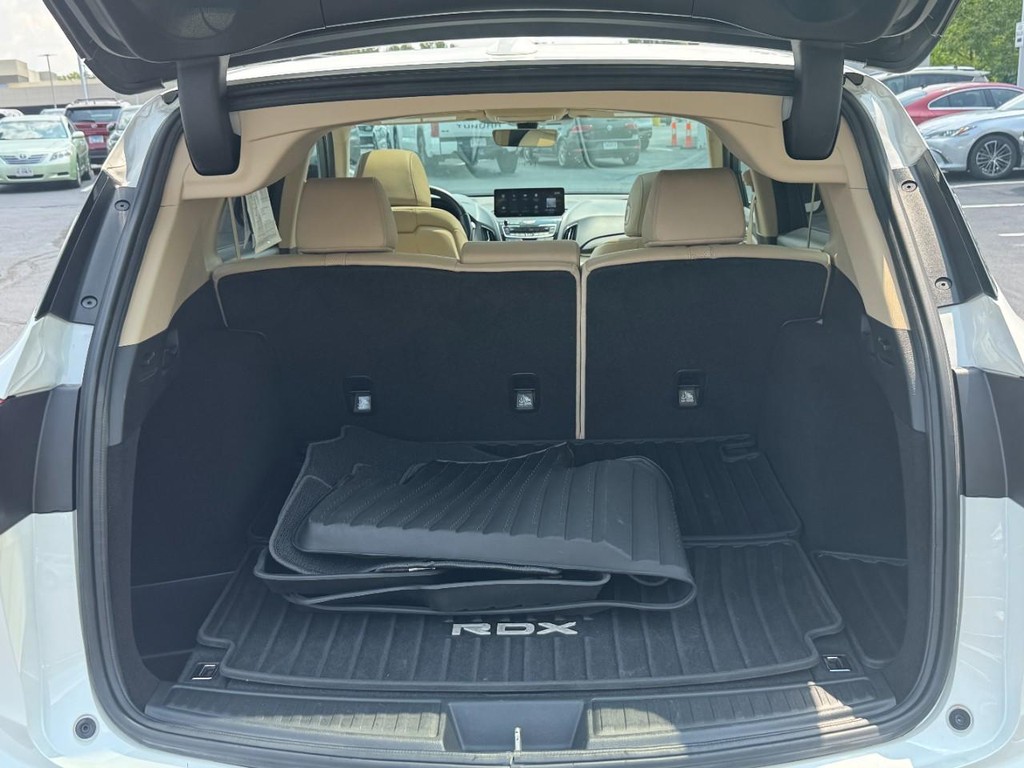 Acura RDX Vehicle Full-screen Gallery Image 04