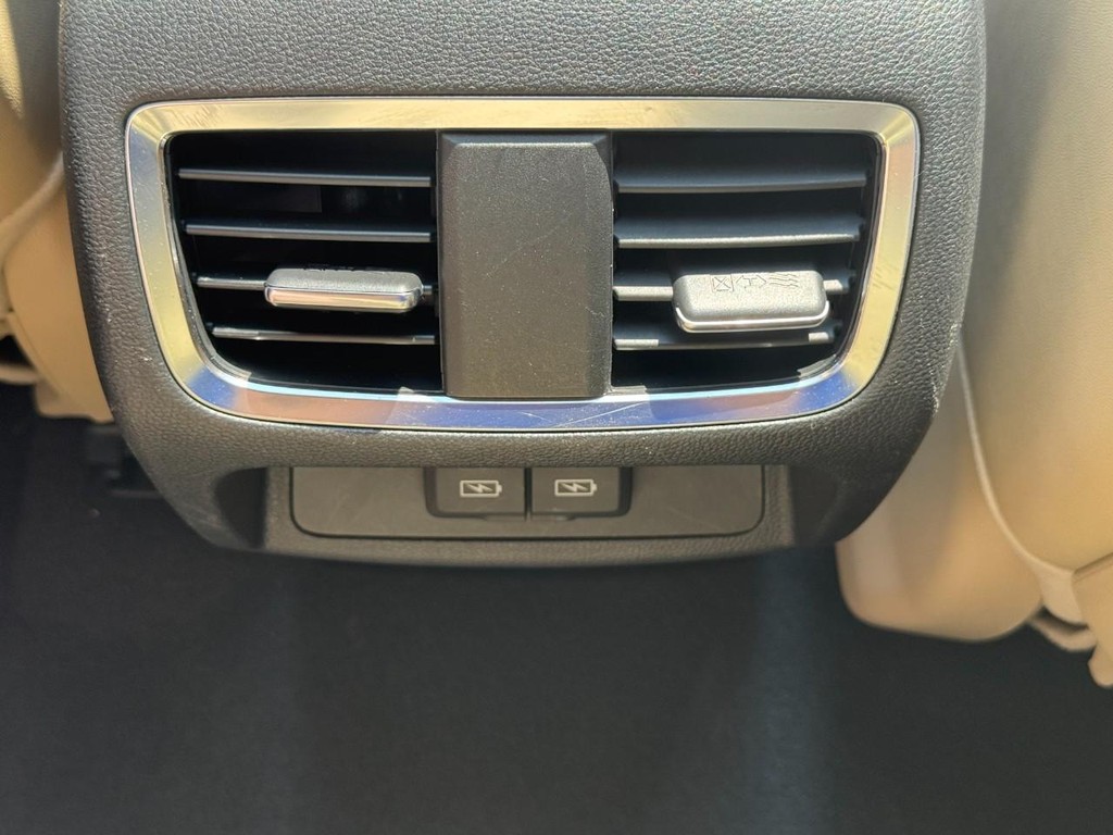 Acura RDX Vehicle Full-screen Gallery Image 11
