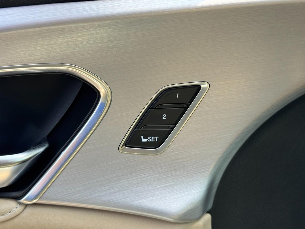 Acura RDX Vehicle Full-screen Gallery Image 17