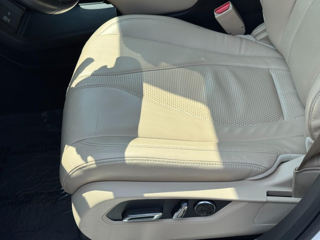 Acura RDX Vehicle Full-screen Gallery Image 18