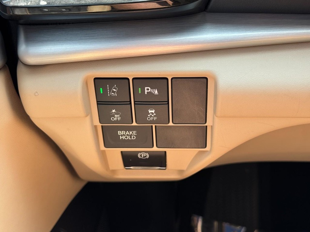 Acura RDX Vehicle Full-screen Gallery Image 19