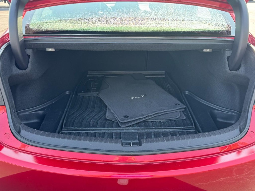 Acura TLX Vehicle Full-screen Gallery Image 05