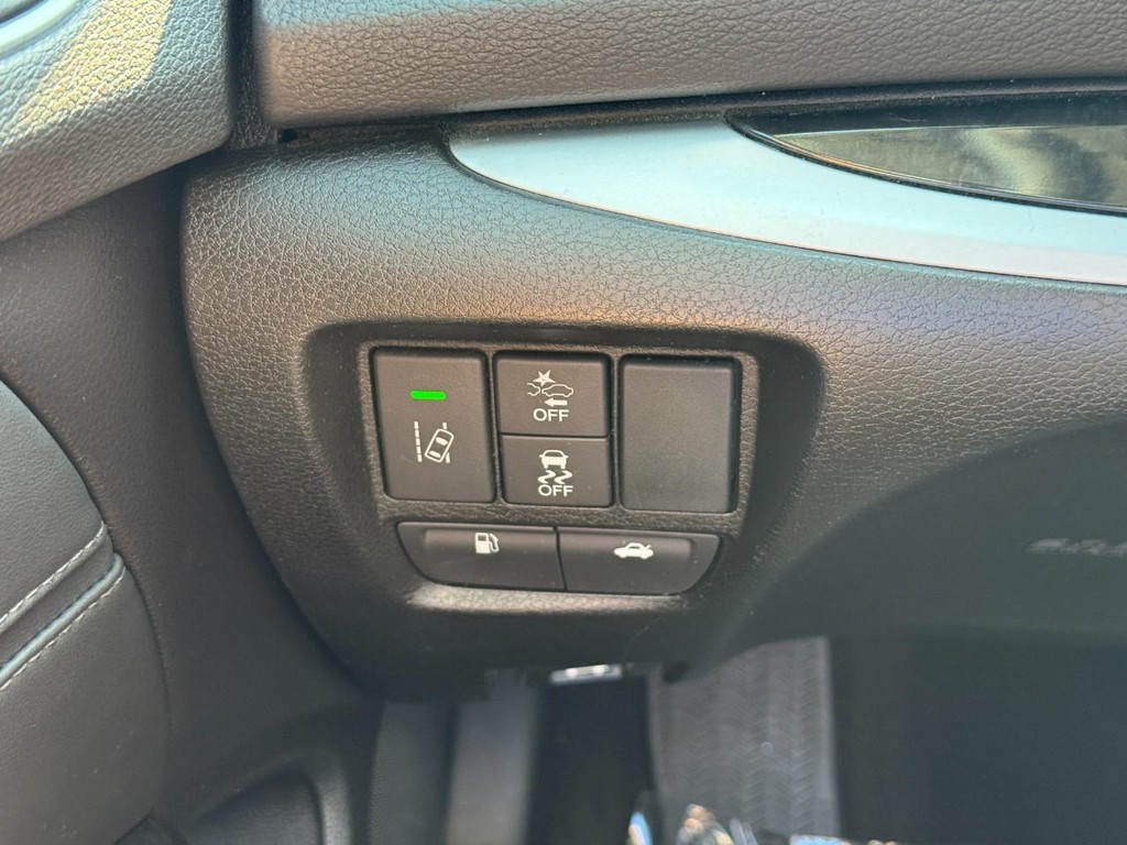 Acura TLX Vehicle Full-screen Gallery Image 18