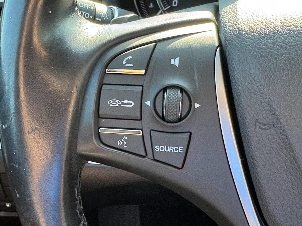 Acura TLX Vehicle Full-screen Gallery Image 19