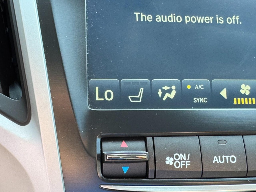 Acura TLX Vehicle Full-screen Gallery Image 24