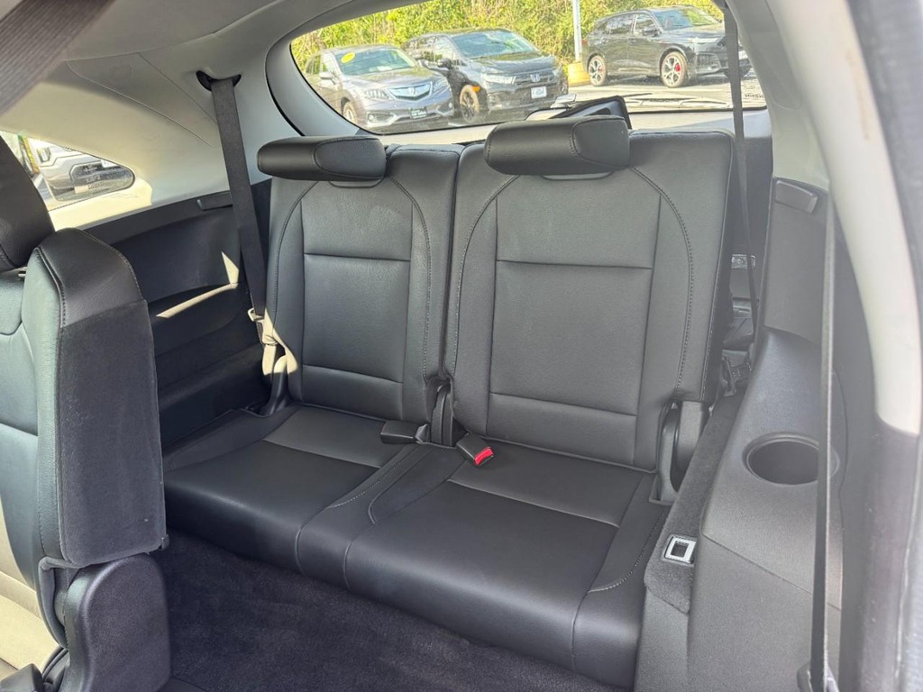 Acura MDX Vehicle Full-screen Gallery Image 10