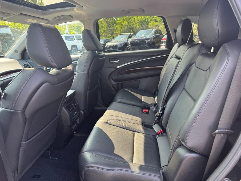 Acura MDX Vehicle Full-screen Gallery Image 11