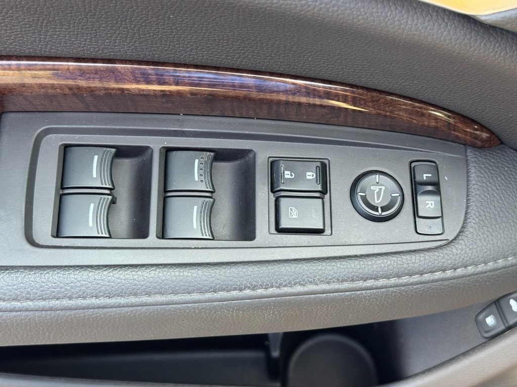 Acura MDX Vehicle Full-screen Gallery Image 17