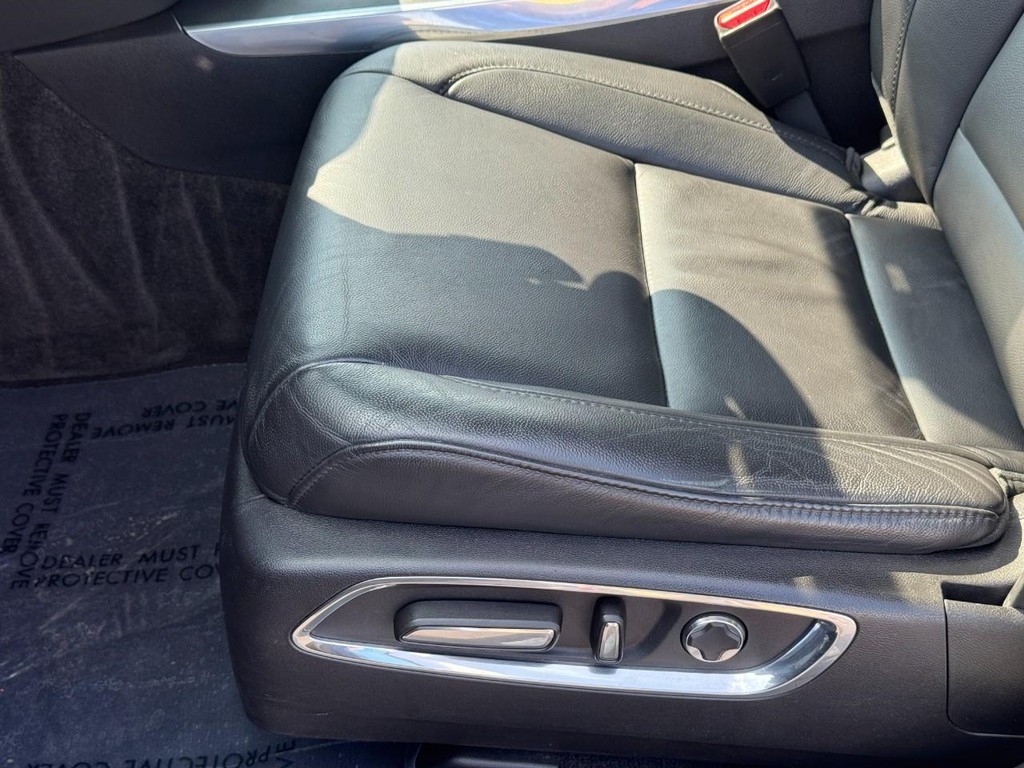 Acura MDX Vehicle Full-screen Gallery Image 19